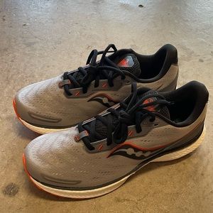 New/Never Worn Saucony Mens Triumph 19 Running Shoes - Size 11